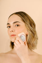 Load image into Gallery viewer, ILLŪMEN Light Therapy Device